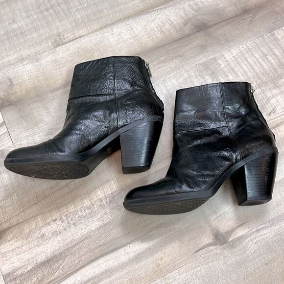 Bandolino heeled ankle boots size 8 - Picture 2 of 9